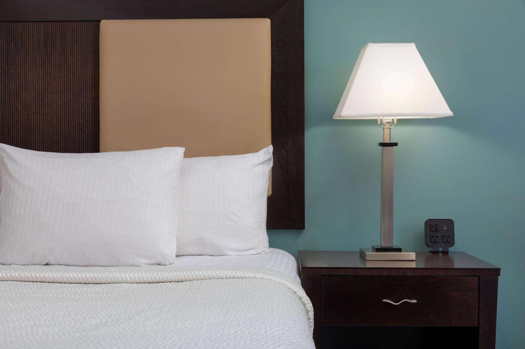 La Quinta By Wyndham Savannah Airport - Pooler Εξωτερικό φωτογραφία
