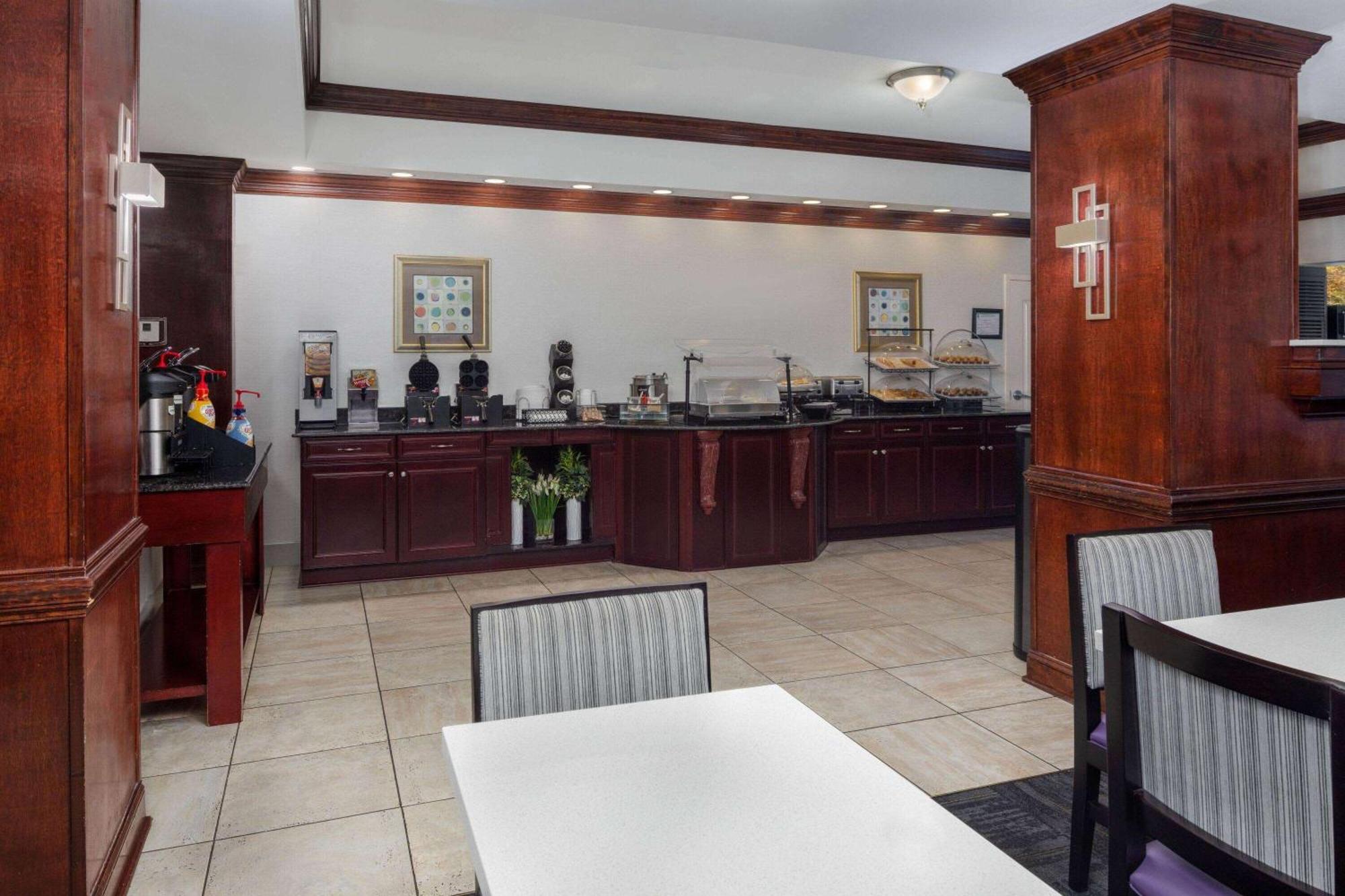 La Quinta By Wyndham Savannah Airport - Pooler Εξωτερικό φωτογραφία