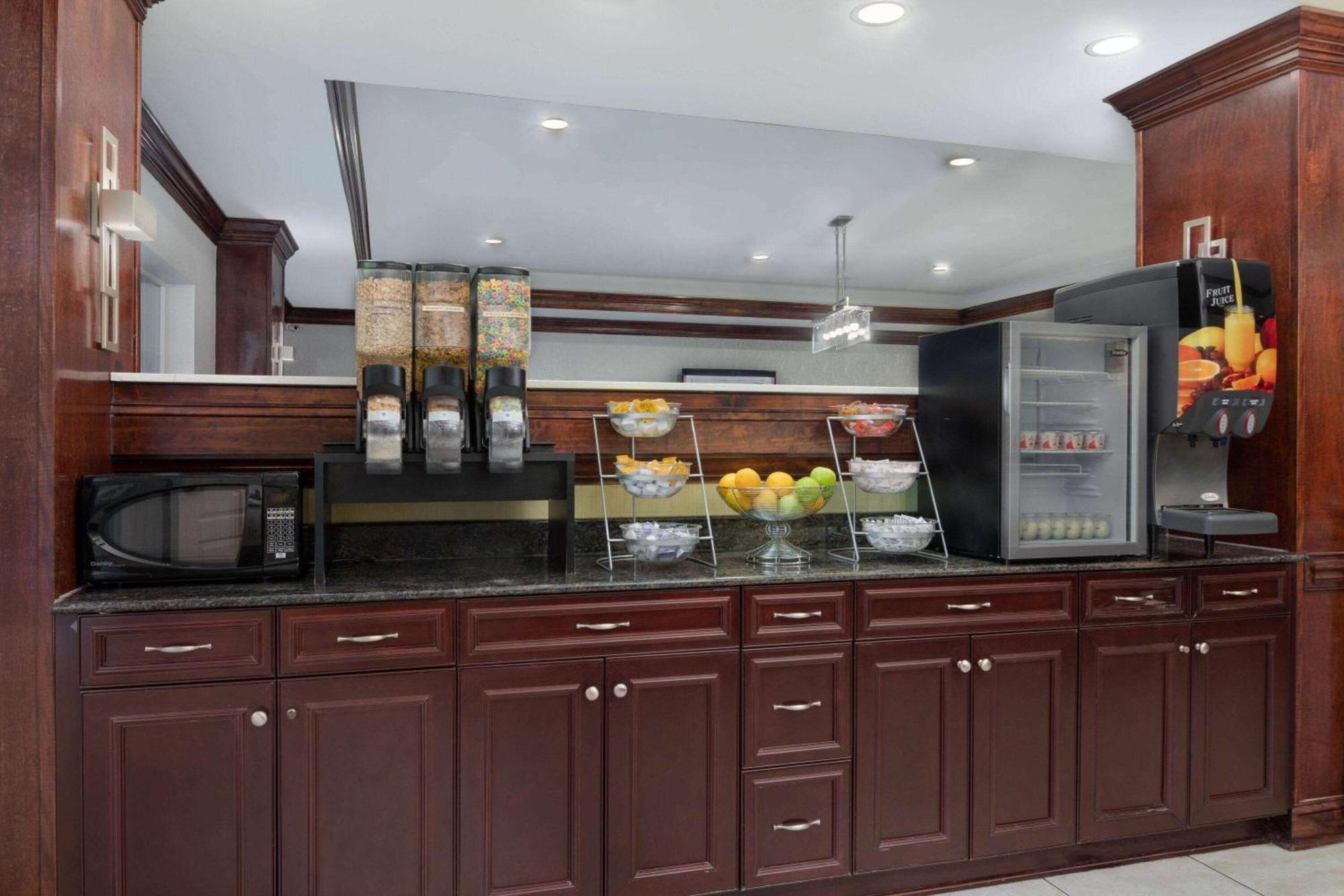 La Quinta By Wyndham Savannah Airport - Pooler Εξωτερικό φωτογραφία