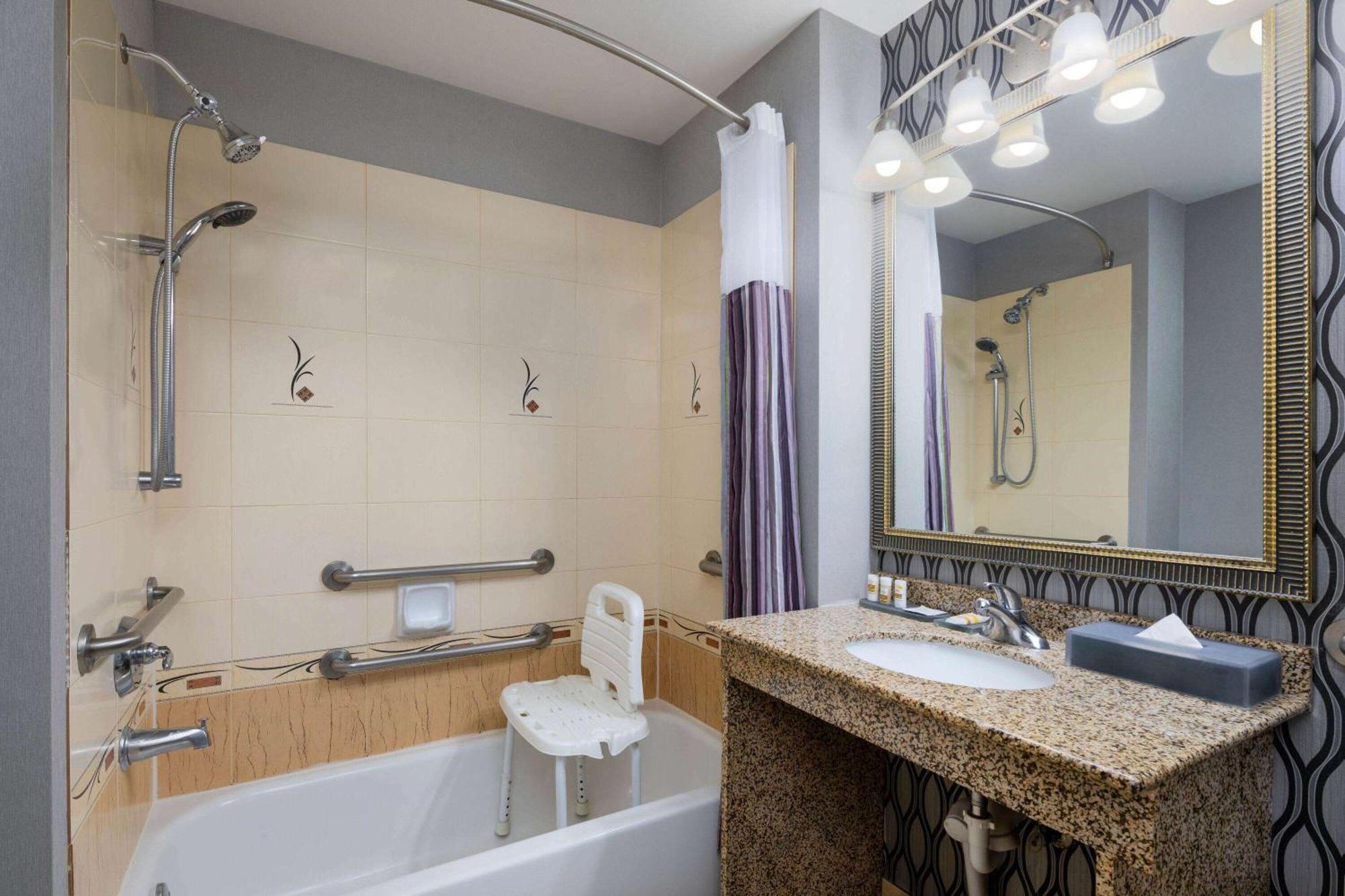 La Quinta By Wyndham Savannah Airport - Pooler Εξωτερικό φωτογραφία